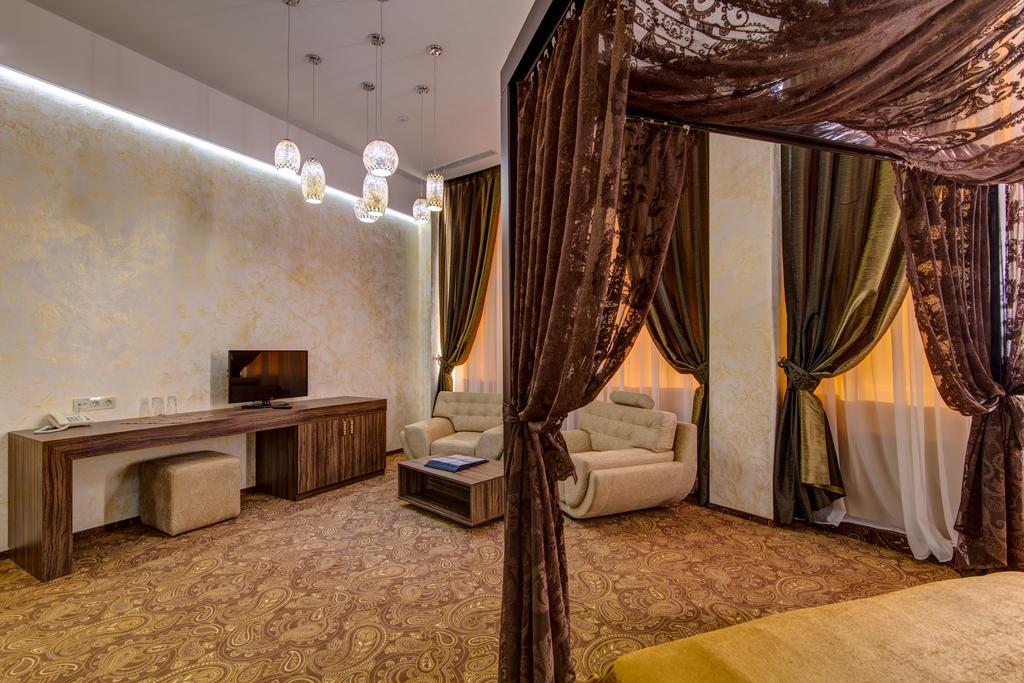 Khan-Chinar Hotel Dnipro Eksteriør billede