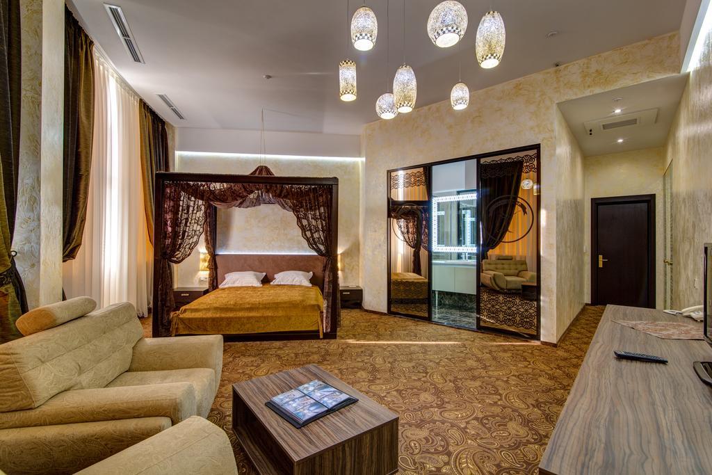 Khan-Chinar Hotel Dnipro Eksteriør billede