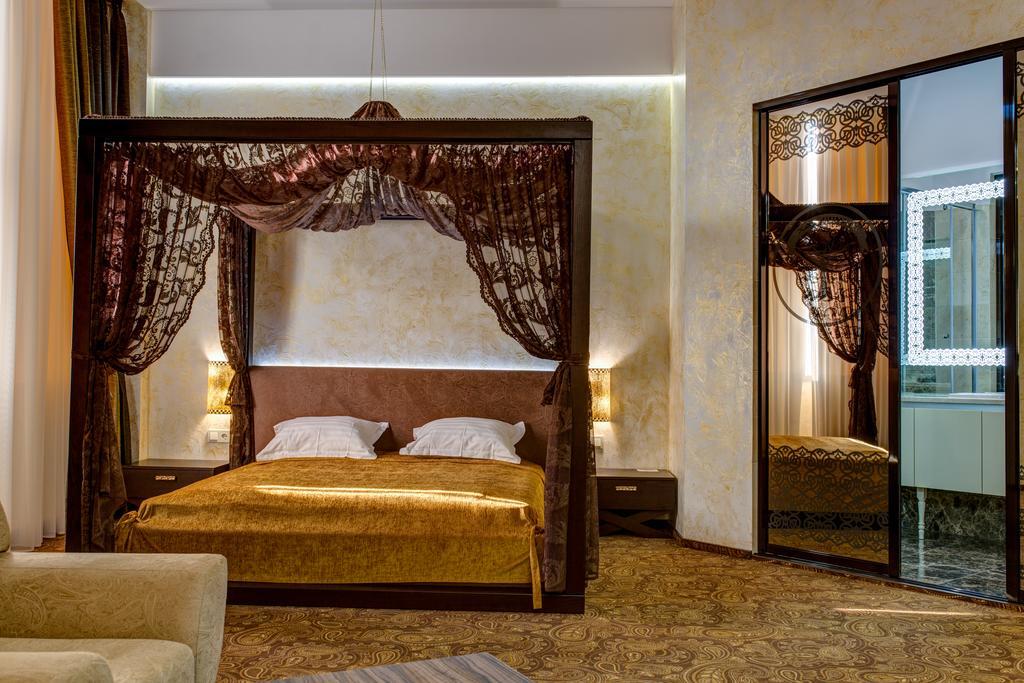 Khan-Chinar Hotel Dnipro Eksteriør billede