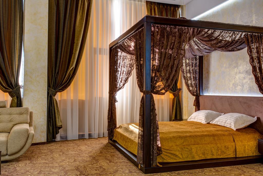 Khan-Chinar Hotel Dnipro Eksteriør billede