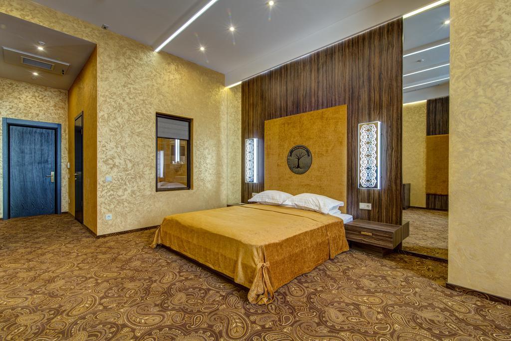 Khan-Chinar Hotel Dnipro Eksteriør billede