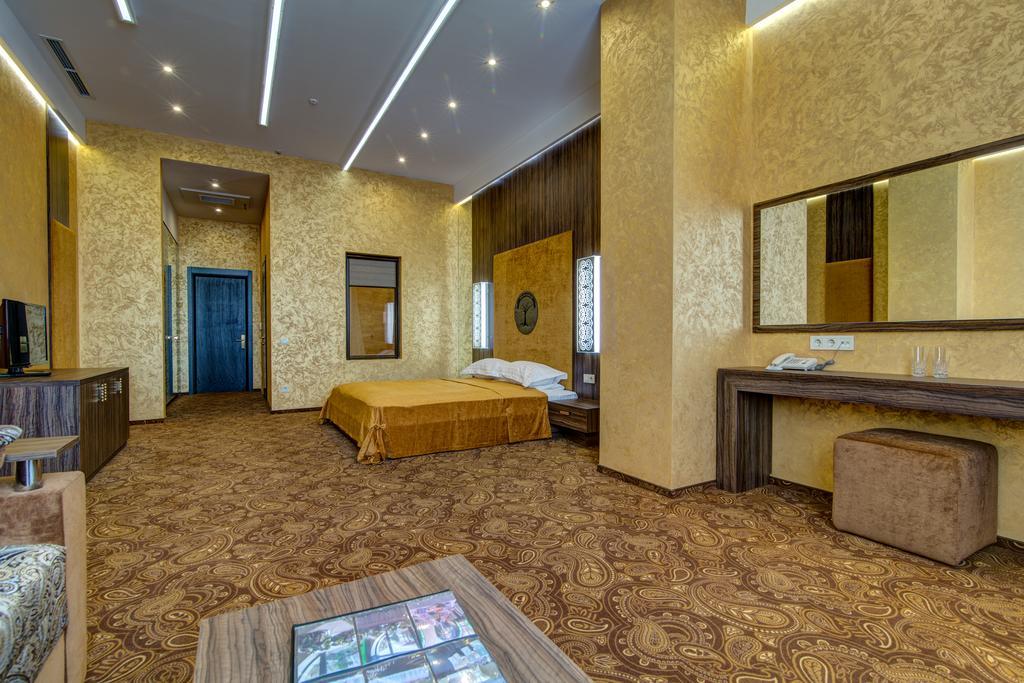 Khan-Chinar Hotel Dnipro Eksteriør billede