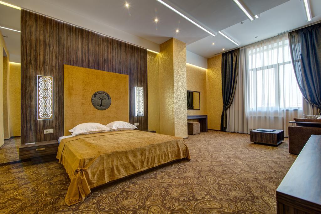 Khan-Chinar Hotel Dnipro Eksteriør billede