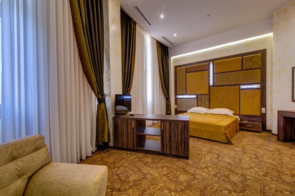 Khan-Chinar Hotel Dnipro Eksteriør billede