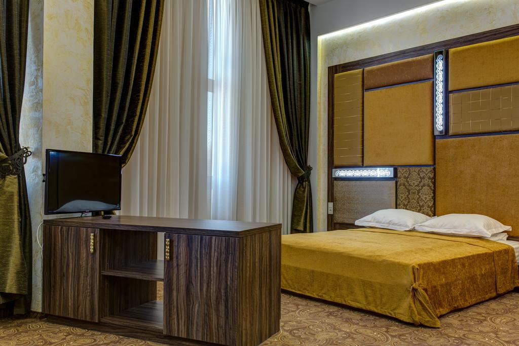 Khan-Chinar Hotel Dnipro Eksteriør billede