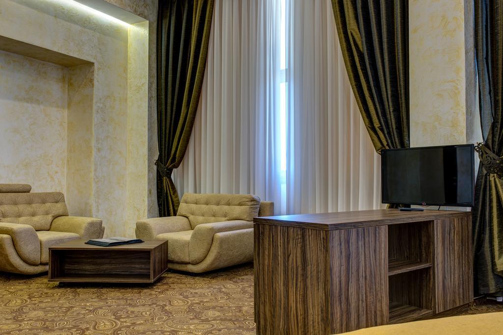 Khan-Chinar Hotel Dnipro Eksteriør billede