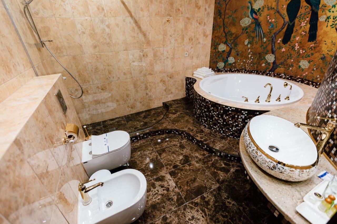 Khan-Chinar Hotel Dnipro Eksteriør billede