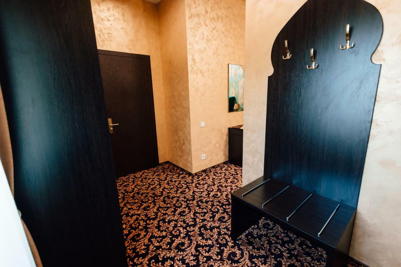 Khan-Chinar Hotel Dnipro Eksteriør billede