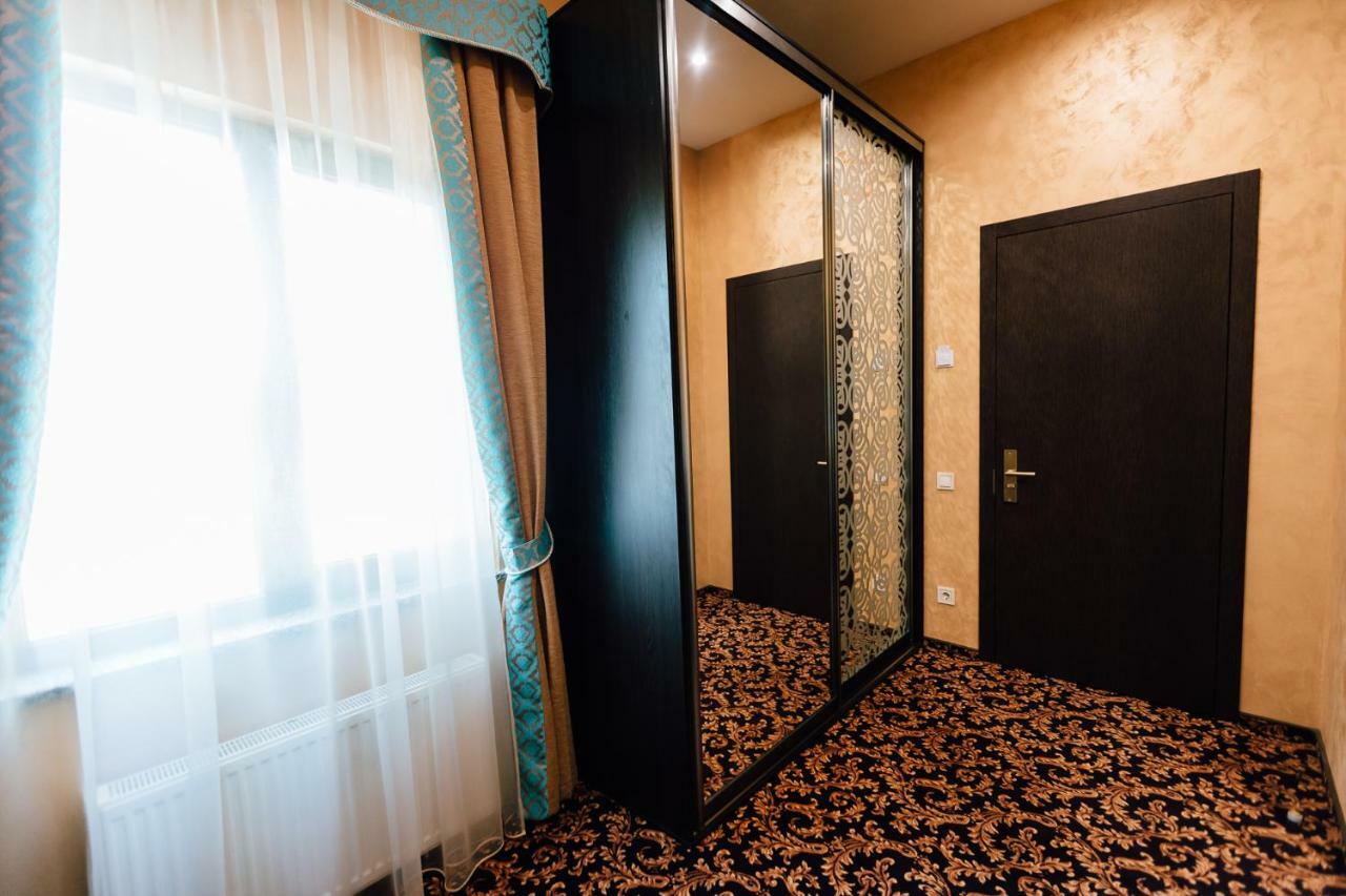 Khan-Chinar Hotel Dnipro Eksteriør billede