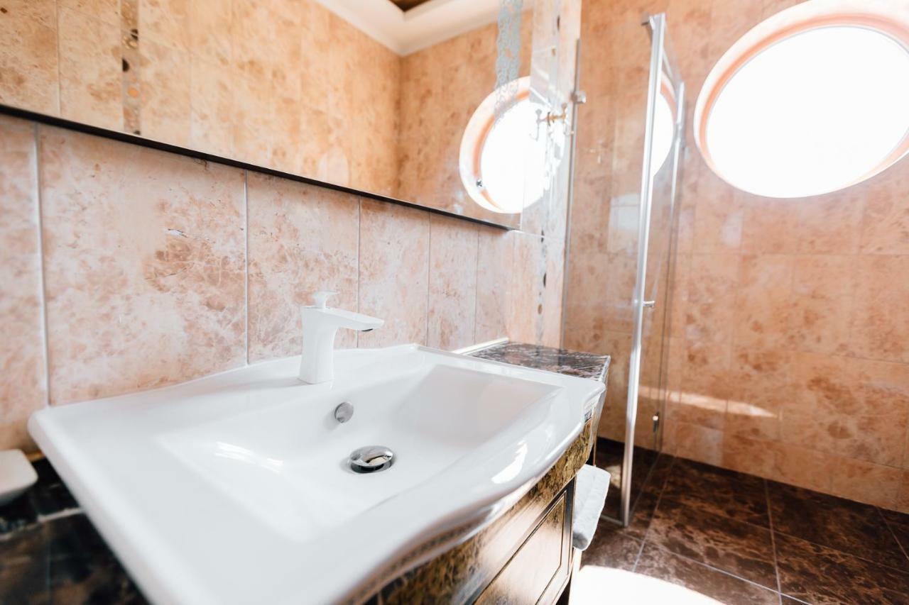 Khan-Chinar Hotel Dnipro Eksteriør billede